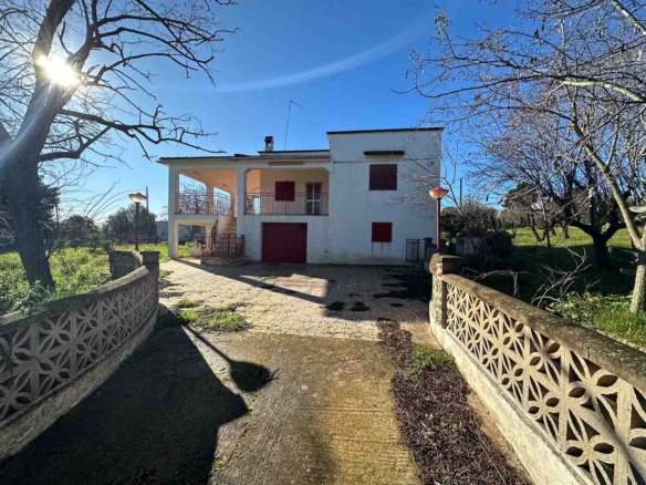 Villa with sea view and private garden for sale - Ostuni