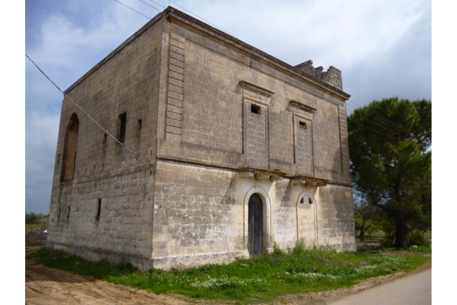 Traditional Masseria for Sale in Puglia – Countryside Property with Vineyard and Olive Trees